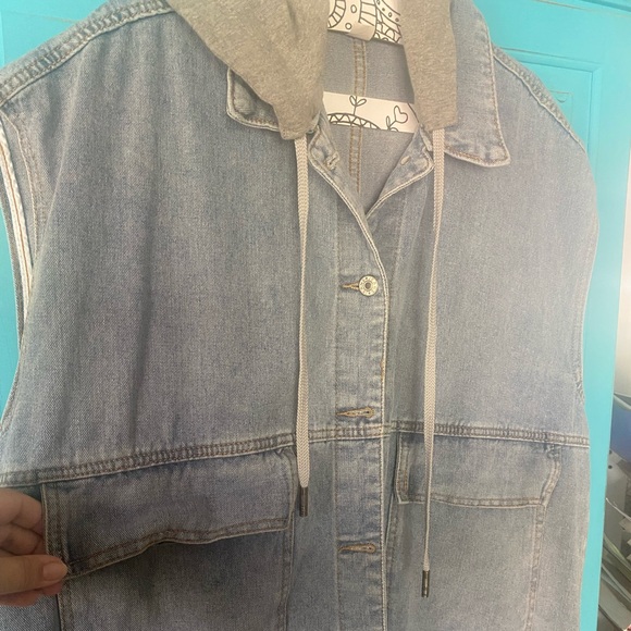 Denim Vest For Man or Woman Unisex Sleeveless Jacket Detachable Gray Hood Med - Picture 3 of 11